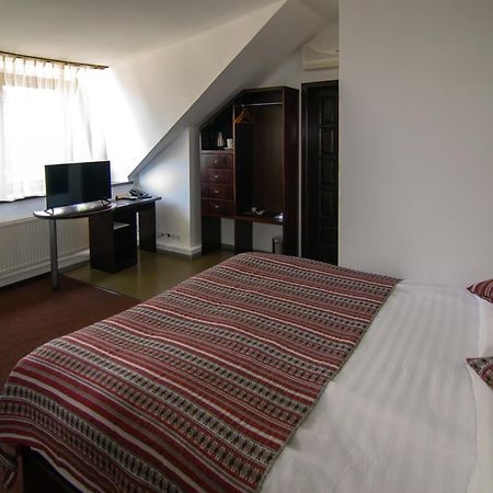 Knyazha Hora Hotel Kaniv Quarto foto