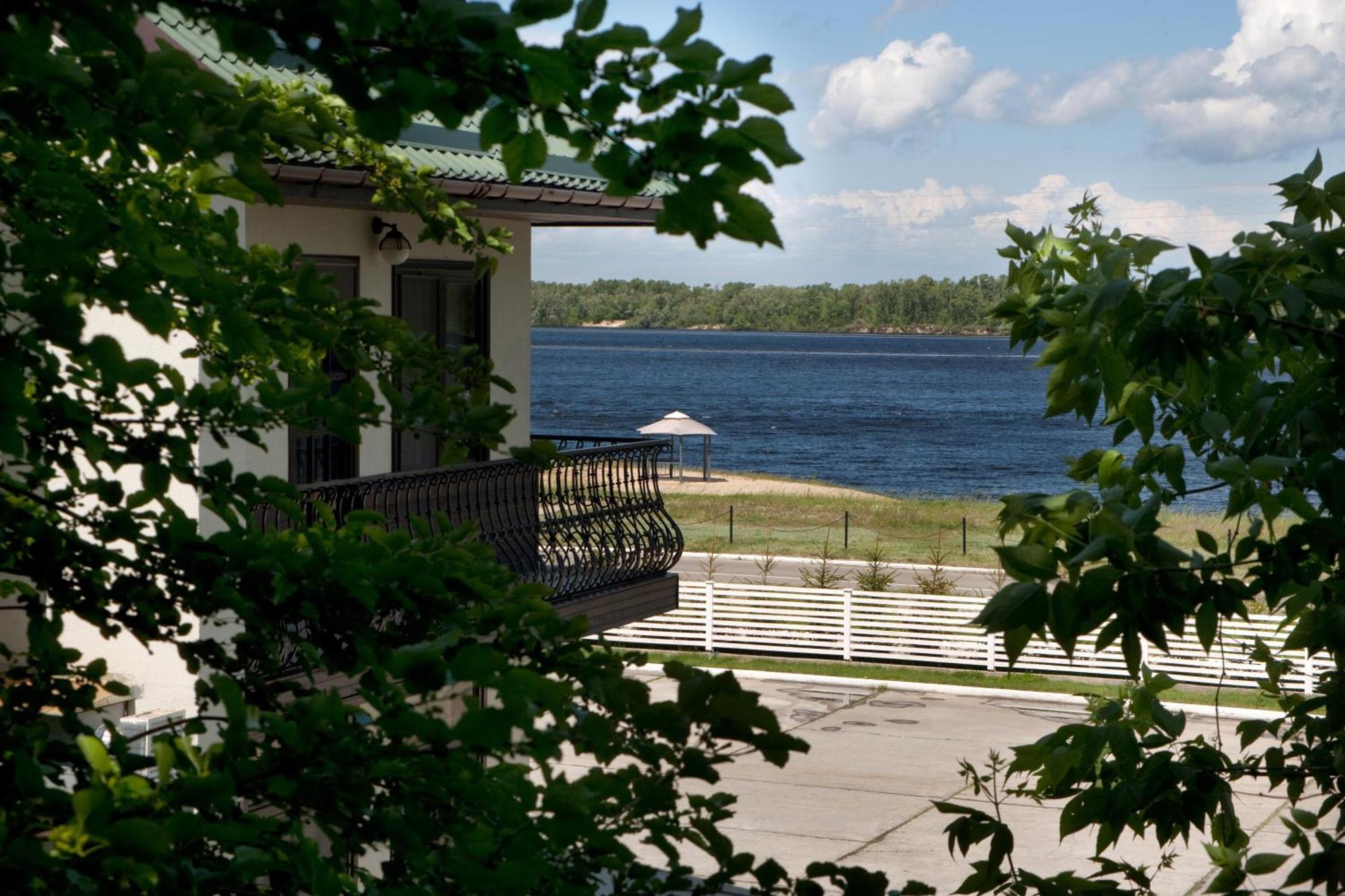 Knyazha Hora Hotel Kaniv Exterior foto